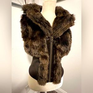 ARDEN B furry vest, size Large